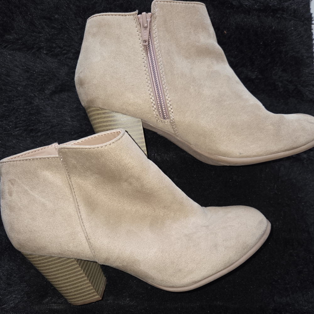 Stylish Tan Ankle Boots